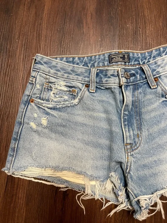 Abercrombie & Fitch Distressed Cutoff Low Rise Shorts - Picture 3 of 5